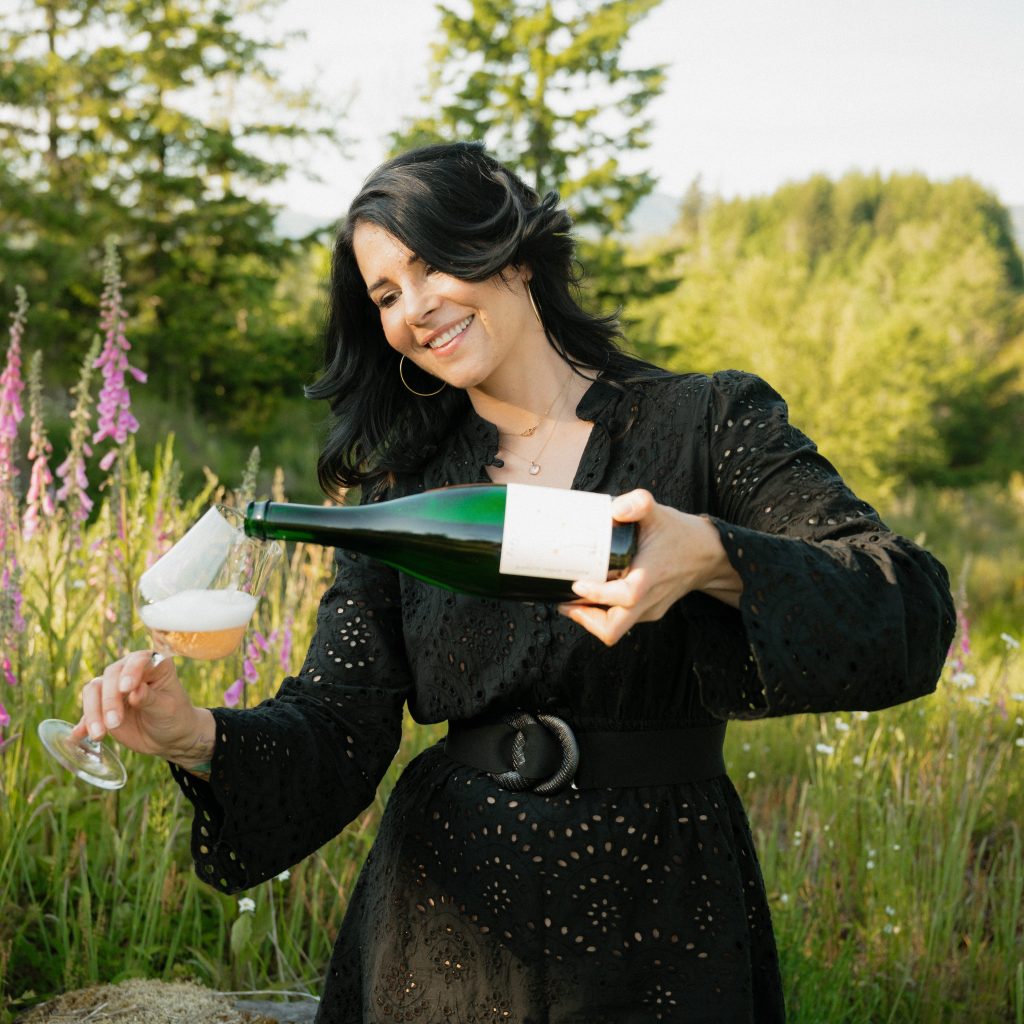 Kat pouring champagne